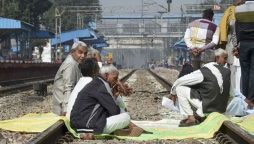 بھارتی کسانوں کا 22 ویں روز بھی احتجاج جاری، ایک مرتبہ پھر ٹرینیں روکنے کی دھمکی