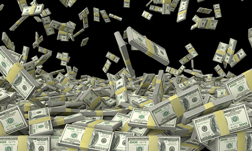 لیگی رہنما کے حلقے پہنچنے پر ڈالر اور یورو کی بارش