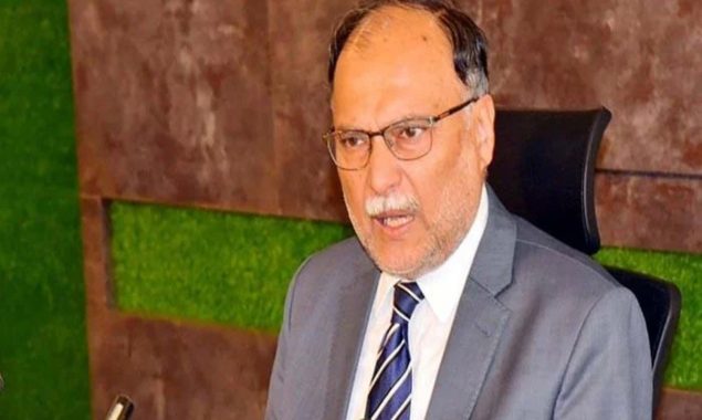 سابق حکومت کی نااہلی کا خمیازہ ہر شعبہ میں بھگت رہے ہیں، احسن اقبال
