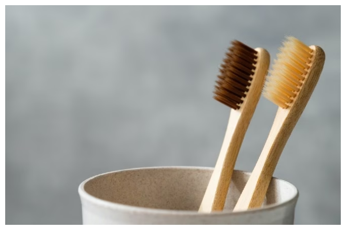 ٹوتھ برش کی روزانہ صفائی کے لیے یہ عمل دہرائیں، فائدہ بھی دگنا پائیں