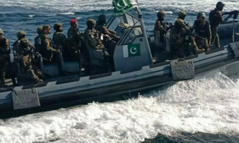 انسانی ہمدردی کے تحت آٹھ ایرانی ماہی گیر ایرانی سفارتی حکام کے سپرد