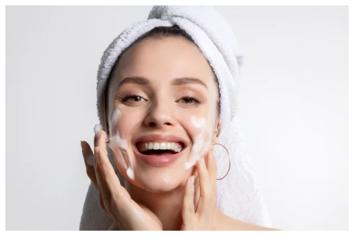 موسم گرما میں روزانہ چہرہ کتنی بار دھونا چاہئے؟