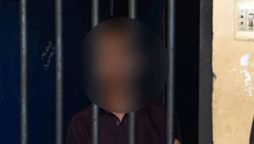 کراچی پولیس کا انوکھا کارنامہ، میسج فارورڈ کرنے والے کو پیپرلیک کا سرغنہ بنا ڈالا