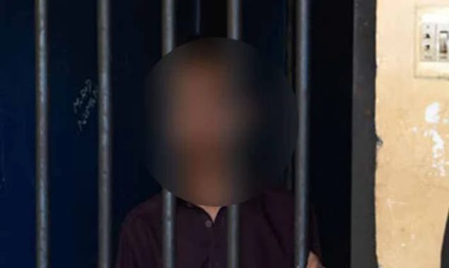 کراچی پولیس کا انوکھا کارنامہ، میسج فارورڈ کرنے والے کو پیپرلیک کا سرغنہ بنا ڈالا