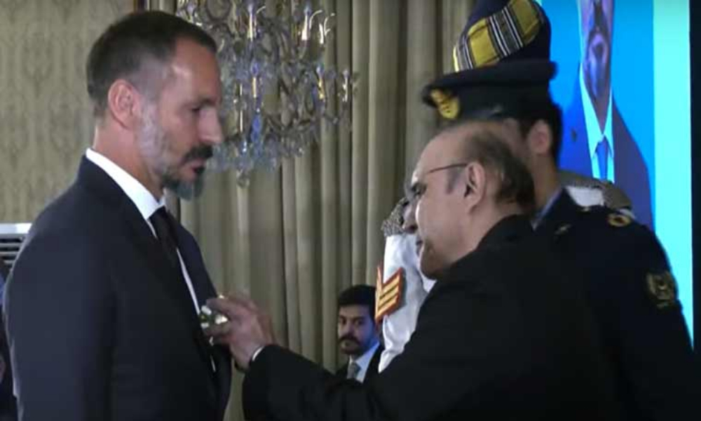 صدر مملکت نے پرنس رحیم آغا خان کو ’’نشانِ پاکستان‘‘ کے ایوارڈ سے نواز دیا