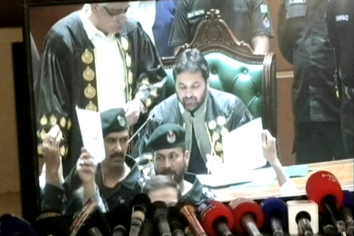 اپوزیشن کی ہنگامہ آرائی