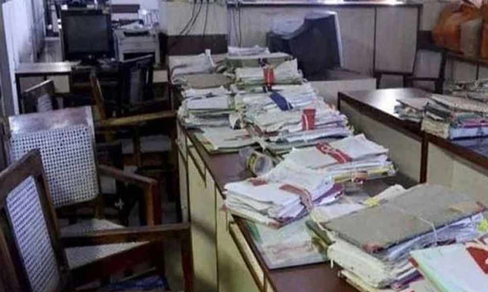 سرکاری ملازمین کے لیے بری خبر؛ حکومت کا ہفتہ کی تعطیل ختم کرنے پر غور