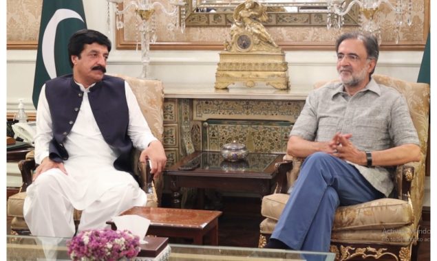 گورنرپنجاب کی قمر زمان کائرہ سے ملاقات، باہمی دلچسپی کے امور پر گفتگو