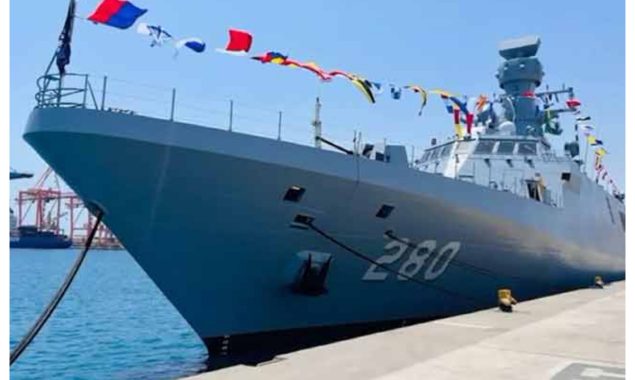 پاک بحریہ کے پہلے ملجم کلاس جنگی جہاز پی این ایس بابر کا سعودی عرب کی بندرگاہ کا دورہ