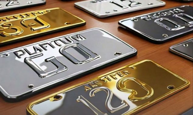 سیلاب زدگان کی مدد کے لیے کراچی میں پریمیئم نمبر پلیٹس کی نیلامی کی تقریب