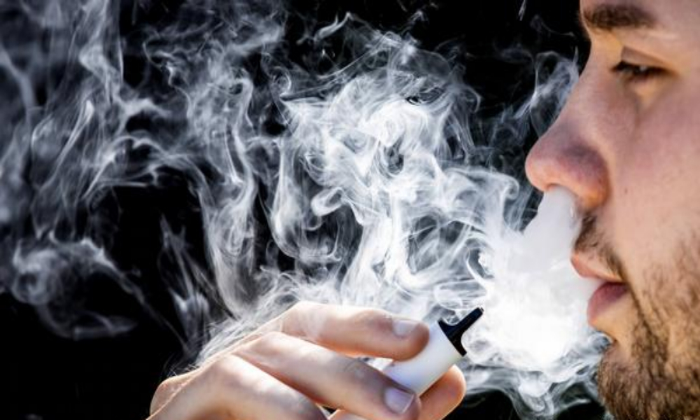 پشاور میں الیکٹرانک سیگریٹ، وپیس اور نکوٹین پاؤچ پر پابندی عائد