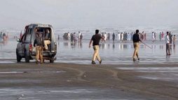 سمندرمیں نہانے پر عائد پابندی کی خلاف ورزی کرنے والوں کے خلاف ایکشن