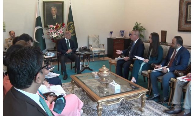 حکومت ملک میں انٹرنیٹ کی بلا تعطل فراہمی کے لیے بھرپور اقدامات اٹھا رہی ہے، وزیراعظم