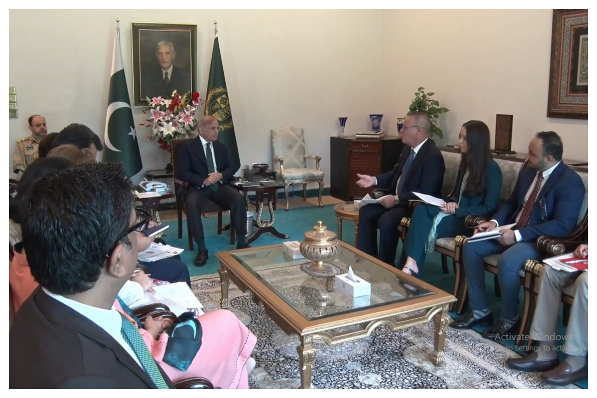 حکومت ملک میں انٹرنیٹ کی بلا تعطل فراہمی کے لیے بھرپور اقدامات اٹھا رہی ہے، وزیراعظم