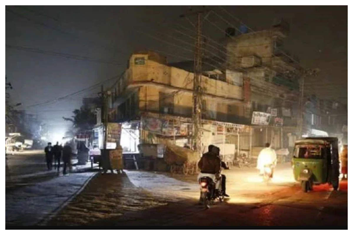 کراچی کے مختلف علاقوں میں بدترین لوڈ شیڈنگ جاری