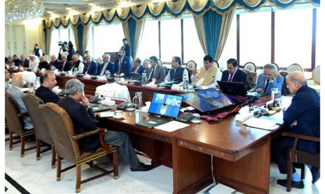 پاکستان میں مقامی سطح پر تیل اور گیس کے ذخائر کی تلاش ہماری اولین ترجیح ہے، وزیرِ اعظم