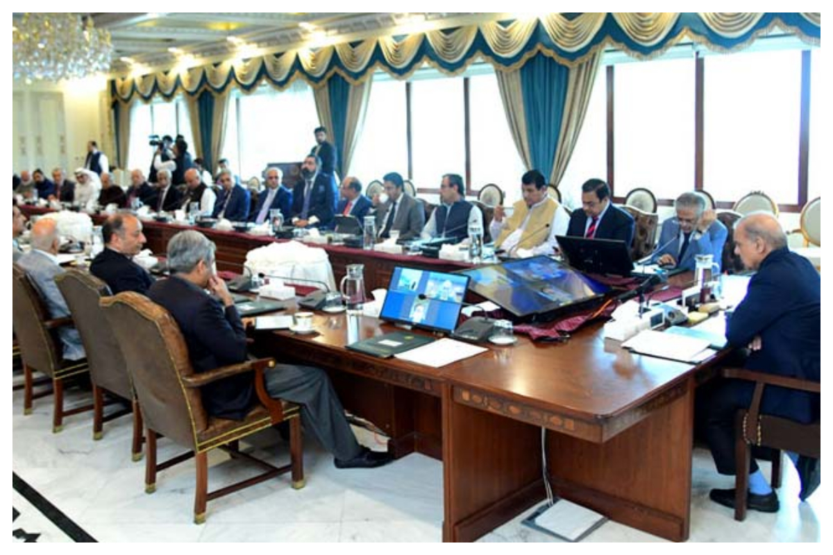 پاکستان میں مقامی سطح پر تیل اور گیس کے ذخائر کی تلاش ہماری اولین ترجیح ہے، وزیرِ اعظم