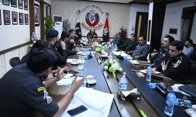 کراچی میں نجی سیکیورٹی کمپنی کے گارڈز کی تربیت کے حوالے سے اہم اجلاس