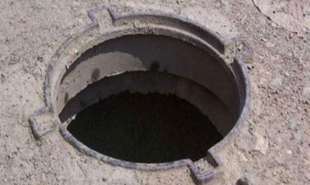 میمن گوٹھ میں پانچ بچے مین ہول میں گرگئے