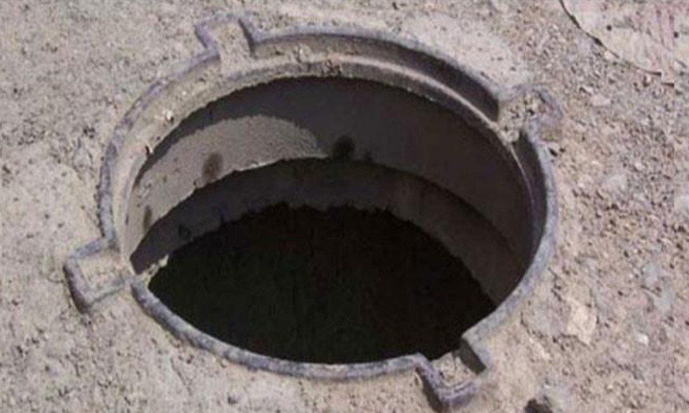 میمن گوٹھ میں پانچ بچے مین ہول میں گرگئے