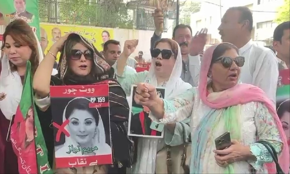 اپوزیشن نے پنجاب اسمبلی کے گیٹ کے باہر اسمبلی لگالی