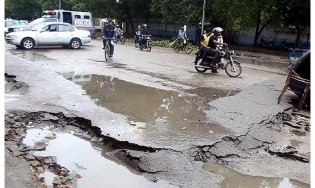 میئر کراچی کا شہر کی سڑکوں کی ابتر صورتحال پر نوٹس