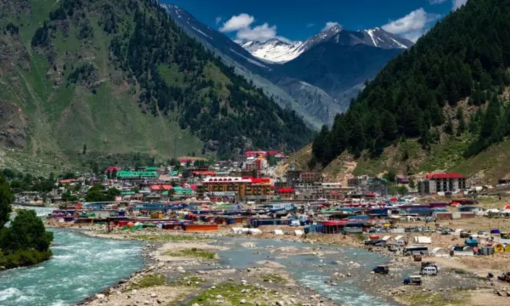 ناران میں پھنسے سیاحوں کا انحلاء شروع