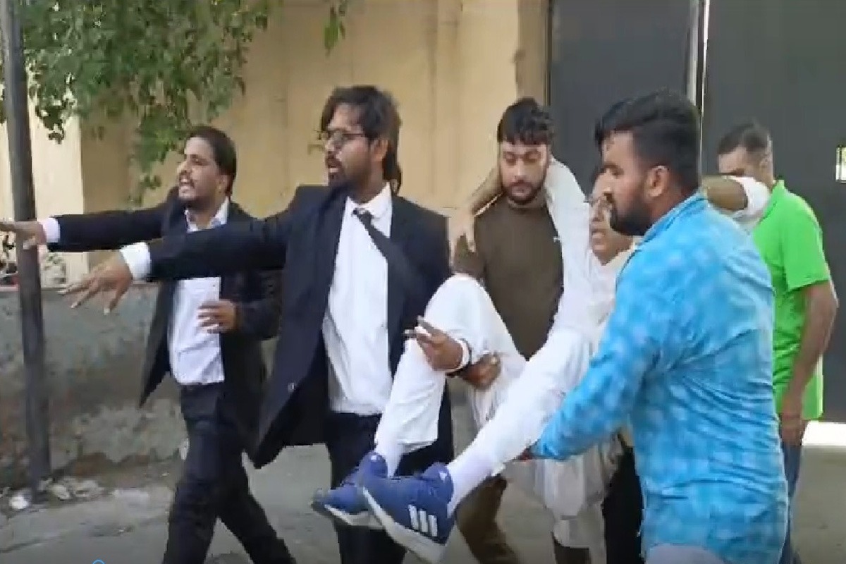 اسد عمر