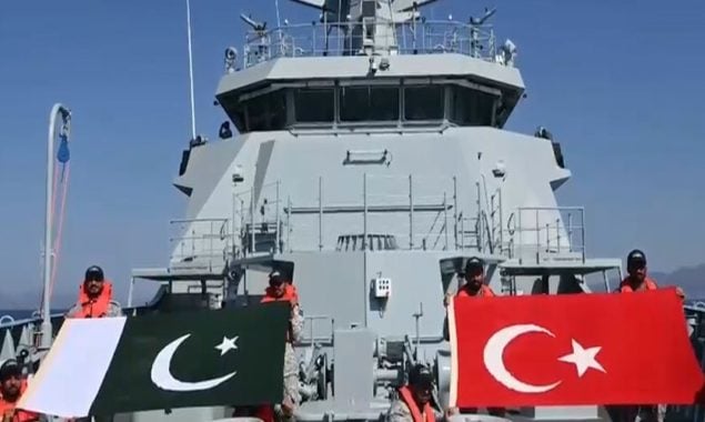 پاک بحریہ کے جہاز پی این ایس حنین
