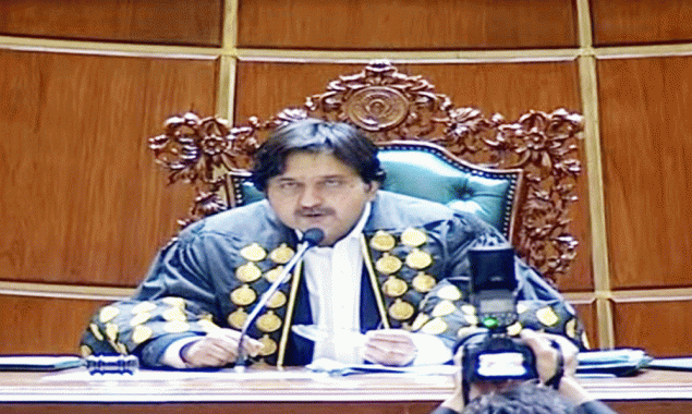 25 کروڑ عوام میں وسائل کی تقسیم کا جھگڑا ہے، ملک احمد خان