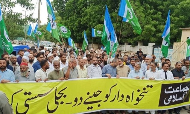 جماعت اسلامی نے کراچی میں گورنر ہاؤس کے سامنے دھرنا دے دیا