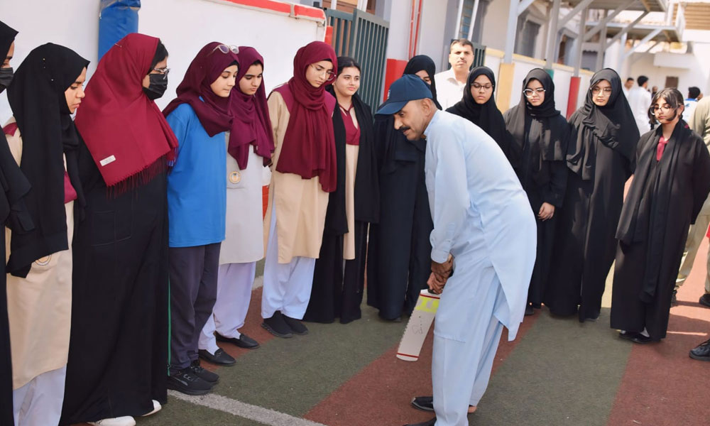 لیجنڈ کرکٹر جاوید میانداد کا سعودی عرب میں پاکستانی اسکول کا دورہ