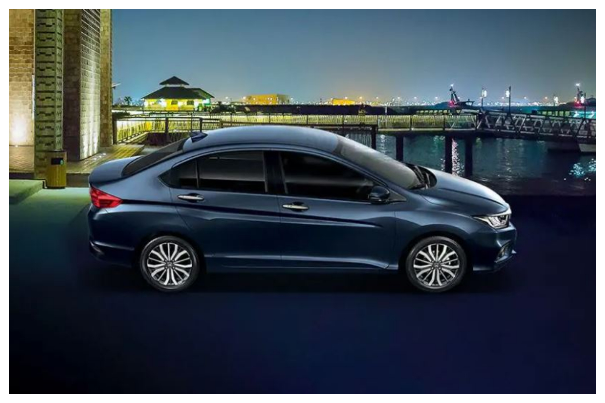 حکومت کی کروڑوں روپے کی شاہ خرچیاں، کفایت شعاری پلان ہوا میں اڑا دیا