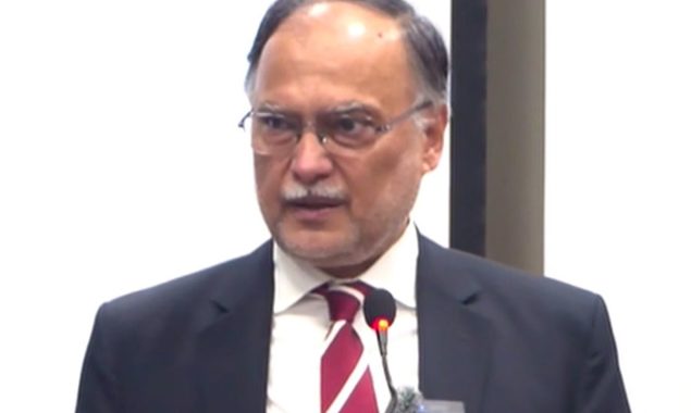 جو خود کوصادق و امین کہتے تھے، وہ ملک کے سب سے بڑے ڈاکے میں ملوث پائے گئے، احسن اقبال