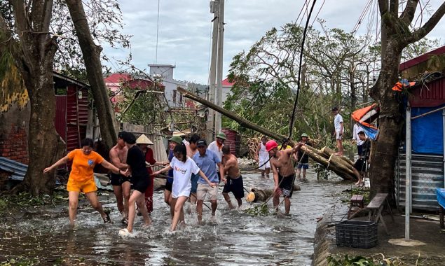 طوفان 'ویفا' ویتنام سے ٹکرا گیا، فلپائن میں سیلاب سے 5 ہلاکتیں، ہزاروں بے گھر