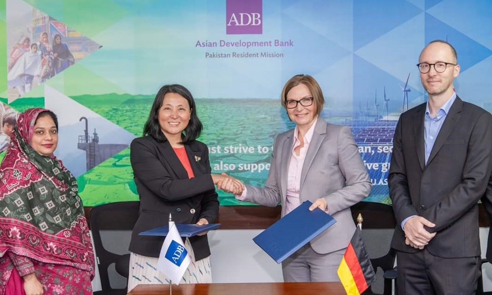 توانائی کے شعبے میں خواتین کی ملازمت کے حوالے سے یادداشت پر دستخط