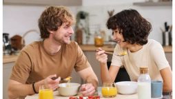 وزن کم کرنے کے خواشمند خواتین و مردحضرات ناشتے میں الگ الگ غذائیں استعمال کریں