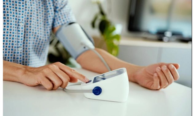 بلڈ پریشر نوٹ کرتے وقت یہ غلطی ہرگز نہ کریں، ورنہ ریڈنگ غلط آسکتی ہے