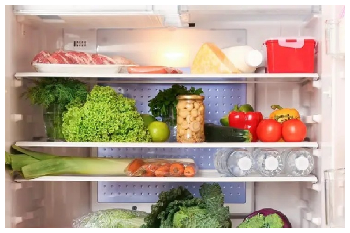 فریج میں رکھی ہوئی ان غذاؤں کو کھانے سے گریز کریں
