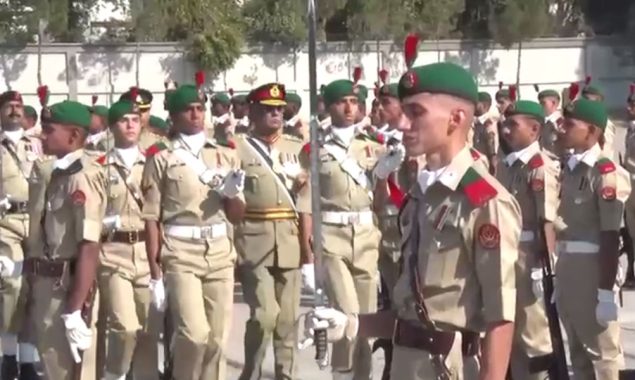 پاسنگ آؤٹ پریڈ