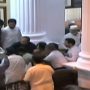 خیبرپختونخوا اسمبلی میں ہنگامہ آرائی؛ اراکین آپس میں گتھم گتھا ہوگئے