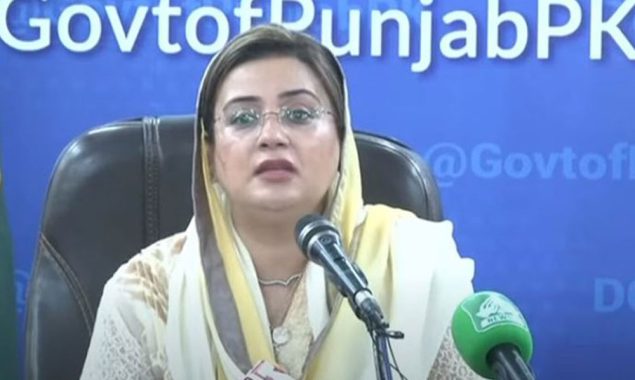 لاہور: وزیر اطلاعات پنجاب عظمیٰ بخاری نے پریس کانفرنس کرتے ہوئے کہا ہے کہ جنوبی پنجاب کے بیشتر اضلاع میں بارشوں کے نتیجے میں تباہ کن سیلاب آیا ہے اور پاکستان کی تاریخ کا سب سے بڑا ریسکیو آپریشن جاری ہے۔