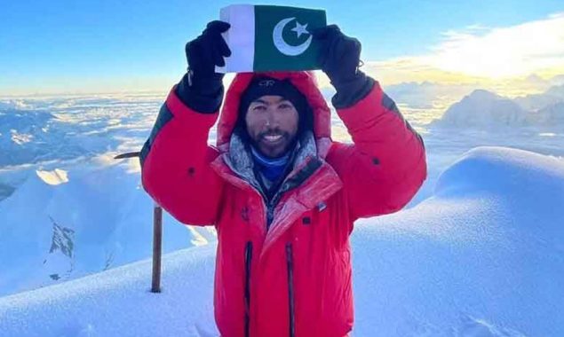 بغیر مصنوعی آکسیجن بلند و بالا چوٹیاں کرنے والا پاکستانی کوہ پیما سرباز