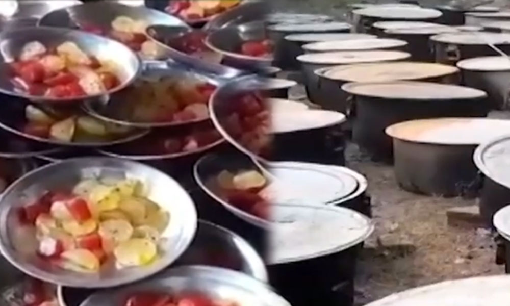 گوجرانوالہ میں بھکاریوں کی والدہ کا چالیسواں؛ سوا کروڑ روپے خرچ کردیے