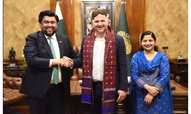 گورنر سندھ سے فارن ڈپلومیٹ کورس میں زیر تربیت غیر ملکی سفارتکاروں کی ملاقات