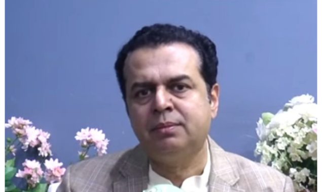 پی ٹی آئی کی باگ ڈور چند غیر سیاسی لوگوں کے ہاتھ میں ہے، طلال چوہدری