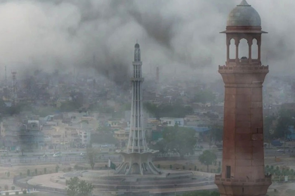 دیوالی کے روز بھی لاہور کی فضا آلودہ، حکومت کی شہریوں سے احتیاط کی اپیل