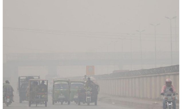 کراچی اور لاہور میں فضائی آلودگی برقرار