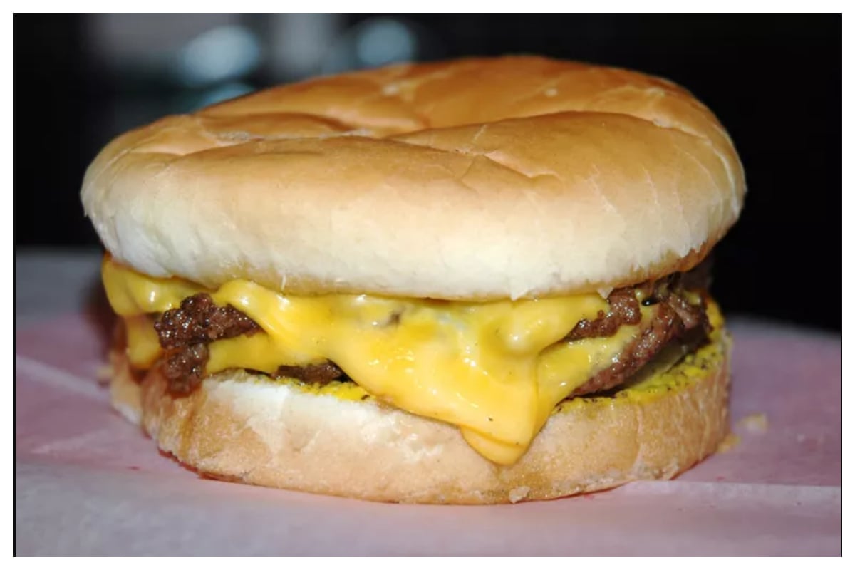 مقبول برگر کی وجہ شہرت 100 سال پرانا تیل