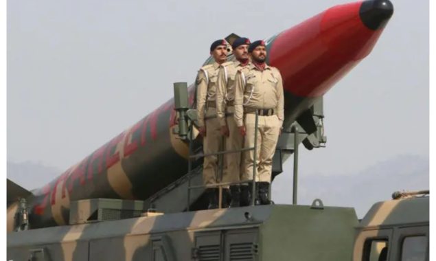 امریکہ کی طرف سے پاکستان پر عائد پابندیوں کی قانونی حیثیت چیلنج